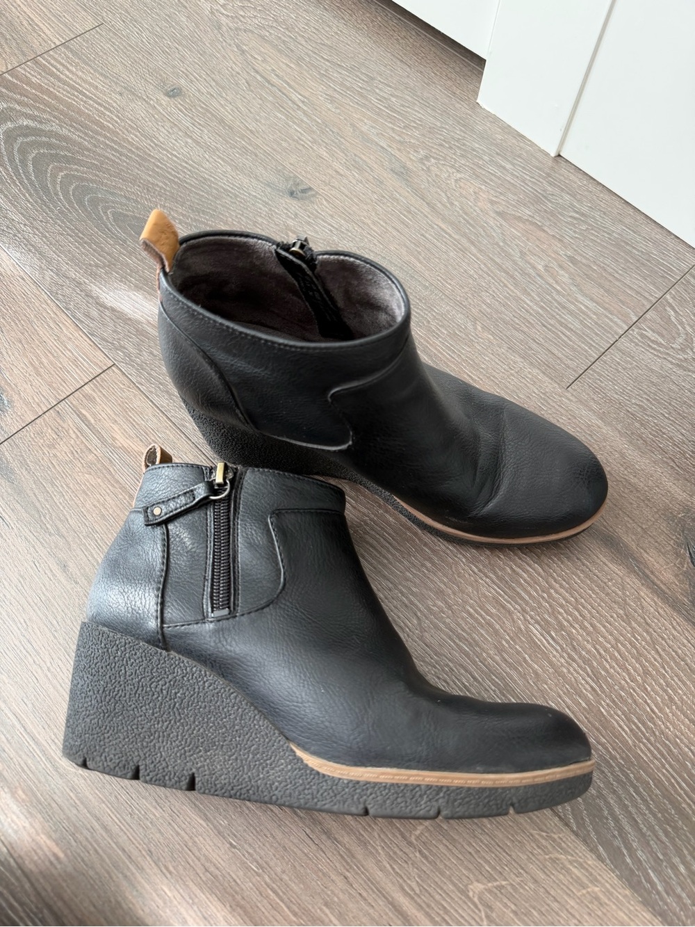 Black Women's size 6 wedge ankle booties Dr.Schools shoes